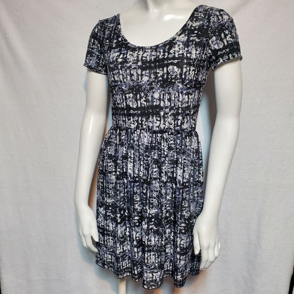 Walgreens Gray & Black Crossback Dress (Small)